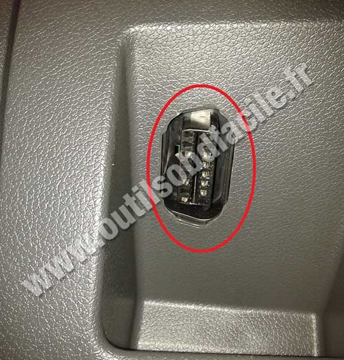 Ford C-Max - OBD2 port