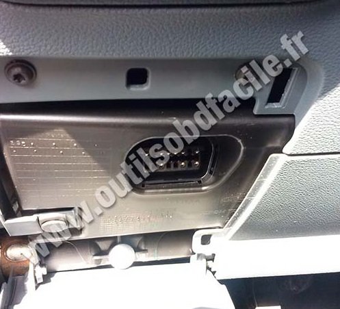 Ford C-Max II OBD Connector