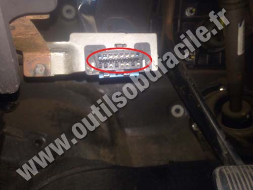 Ford Escape - OBD2 socket