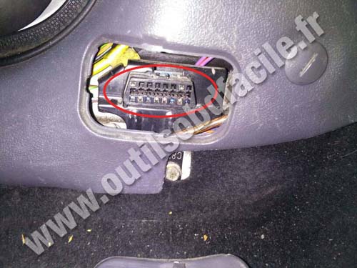 Ford Fiesta IV - OBD Connector