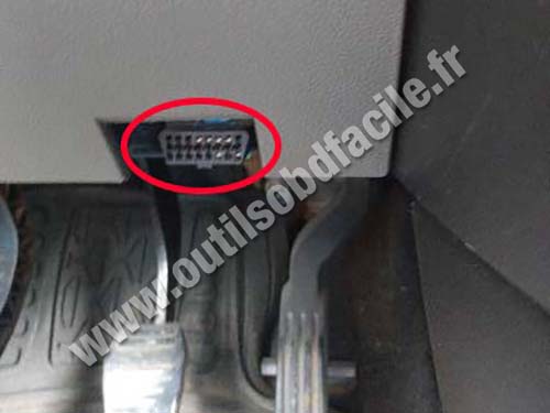 Ford Ikon - OBD socket