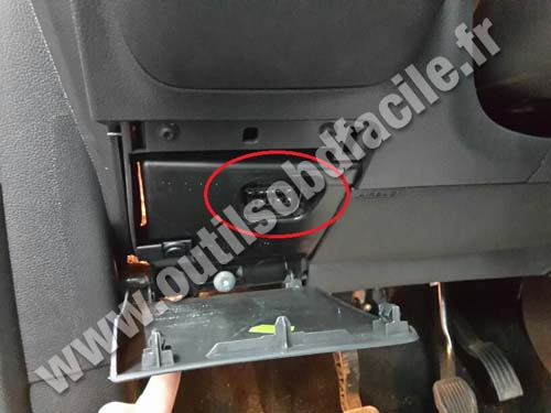 Ford Kuga OBD plug