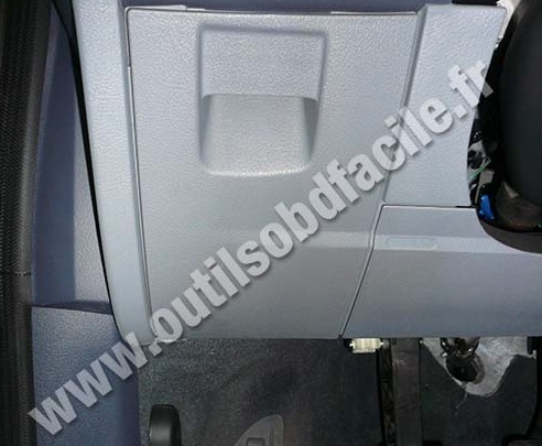 Ford Mondeo 3 storage pockets under steering wheel