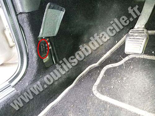 Ford Street Ka - OBD 2 socket