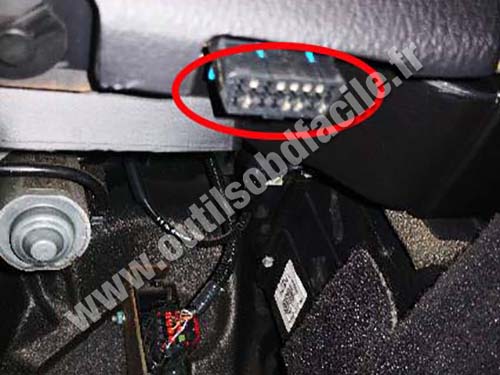 Ford Thunderbird - OBD II plug