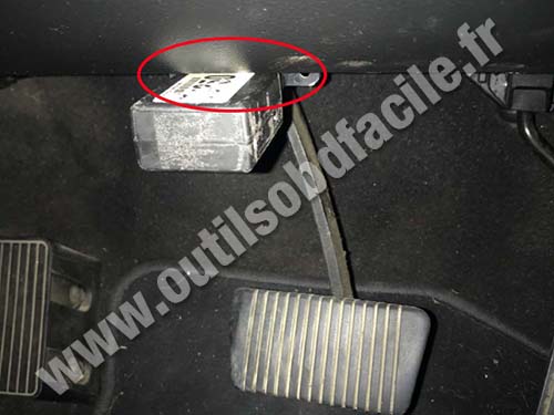 Holden Commodore - OBD port