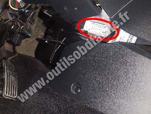 Honda City - OBD plug