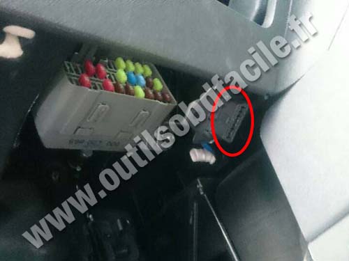 Honda CR-V - OBD socket