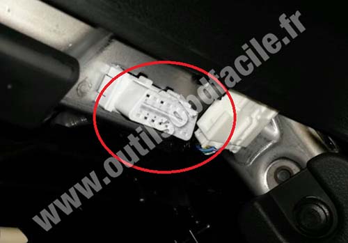 Honda CR-V OBD2 socket