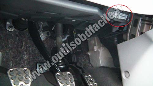 Honda CR-V under steering wheel near pedals