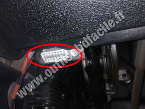 Honda Zest - OBD plug