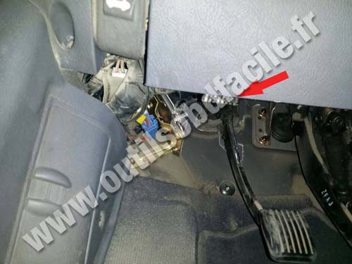 Hyundai Accent - Clutch pedal