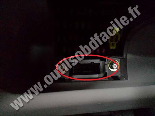 Hyundai Accent OBD2 plug