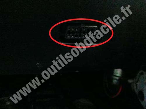 Hyundai Coupe - OBD Plug