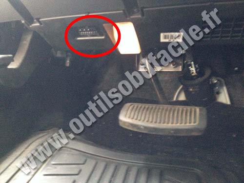 Hyundai Genesis OBD plug