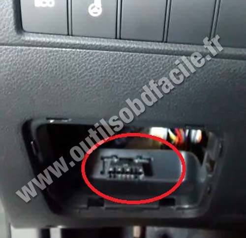 Hyundai Santa Fe OBD2 port