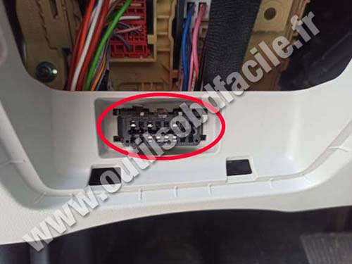 Hyundai Tucson - OBD II socket