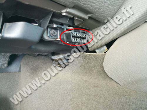 Jeep Cherokee - OBD plug