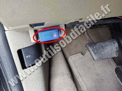 Jeep Commander - OBD socket