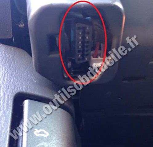 Jeep Grand Cherokee OBD2 port