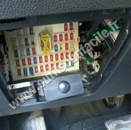 Kia Picanto OBD2 port