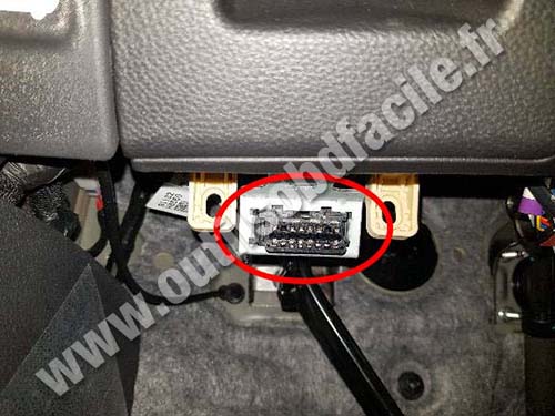 Kia Rio - OBD II port