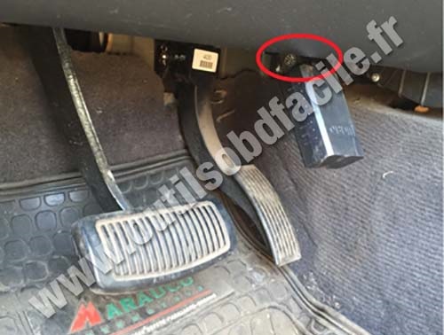 Kia Sorento OBD 2 socket