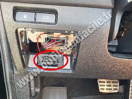 Kia Sorento - OBD port