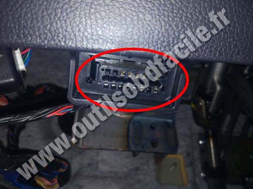 Kia Soul - OBD2 plug