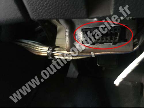 Kia Sportage - OBD port