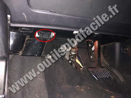 Land Rover Discovery Sport - OBD port