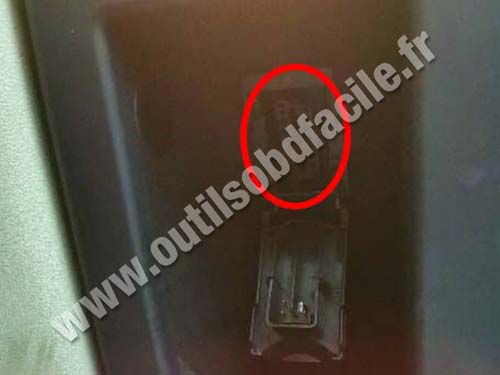 Land Rover Range Rover Vogue - OBD socket