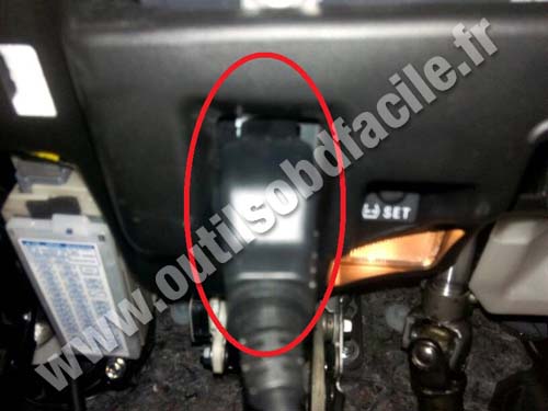 Lexus IS OBD plug