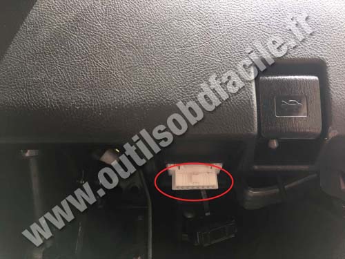 Lexus IS XE10 - OBD Plug