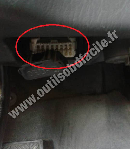 Lexus RX 300 OBD2 port