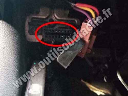 Mahindra KUV100 - OBD port