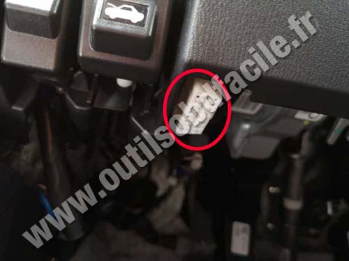 Mazda CX-3 - OBD port