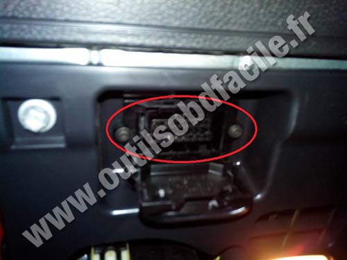 Mercedes Classe A 176 OBD2 connector