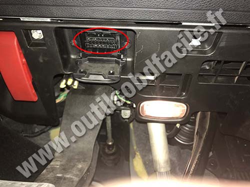 Mercedes classe B W246 - OBD II port