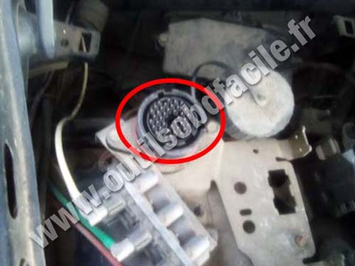 Mercedes E Class W202 - Diagnostic connector