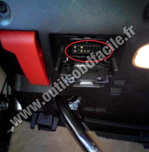 Mercedes ML W164 OBD2 port