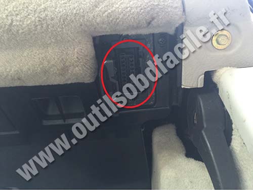 Mercedes S-Class W220 OBD2 socket