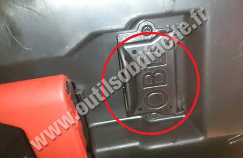 Mercedes SLK 200 OBD2 socket