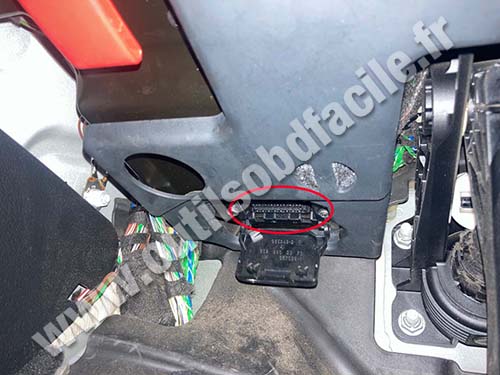 Mercedes Vito - OBD II port