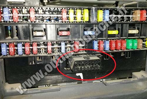 Mitsubishi Canter OBD2 socket