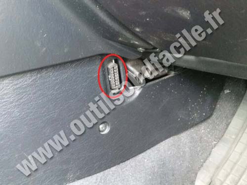 Mitsubishi Carisma - OBD Socket