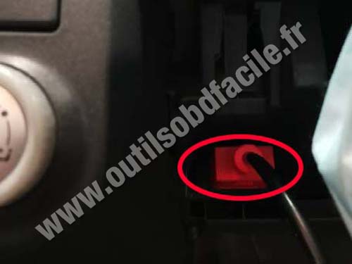 Mitsubishi Colt - OBD port