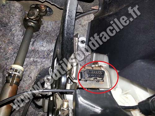 Mitsubishi Colt OBD2 socket