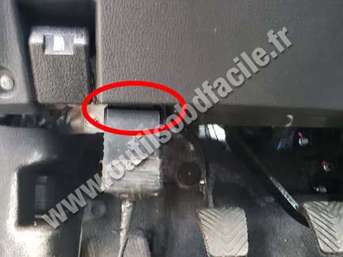 Mitsubishi L200 - OBD port