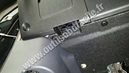 Mitsubishi Outlander Phev obd2 doagnostic port